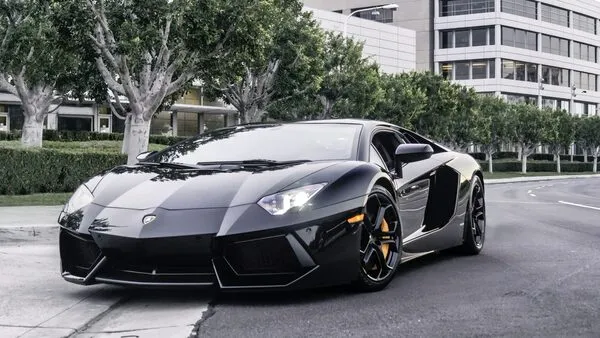 hình nền lamborghini 4k màu đen