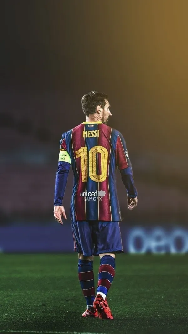 messi hình nền trên sân cỏ 