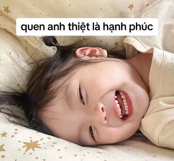 meme em bé cười 