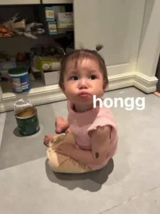 Cười té ghế với loạt meme em bé cute biểu cảm khó đỡ