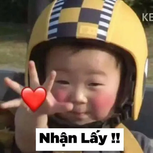 meme em bé nhận lấy 