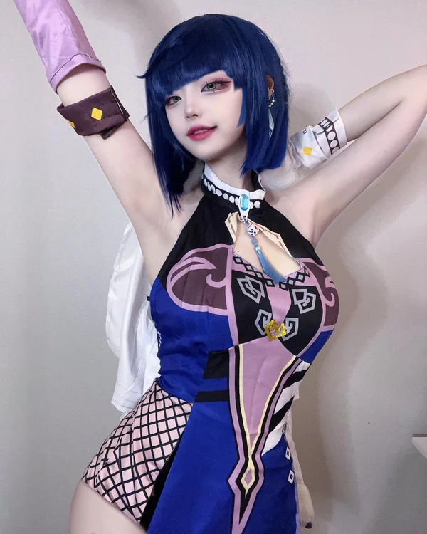 Hina cosplay công chúa