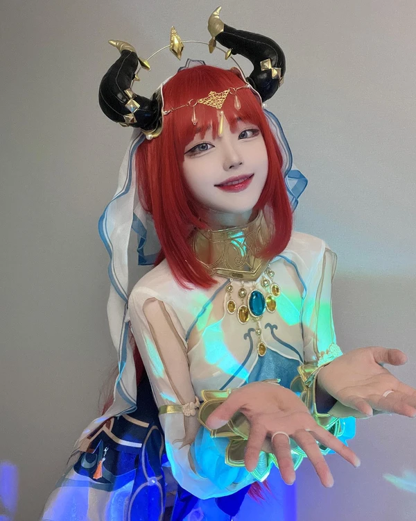 Hina cosplay hiện đại