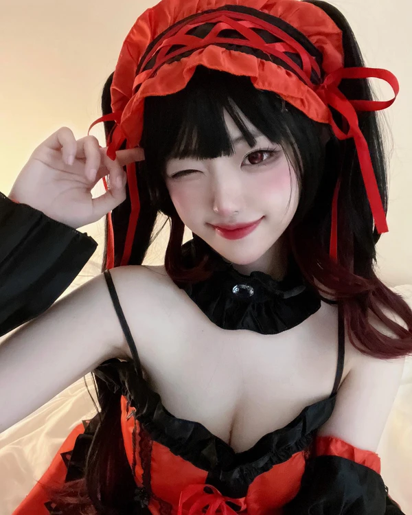 Hina cosplay huyền ảo