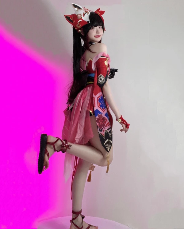 Hina cosplay nhân vật cổ trang