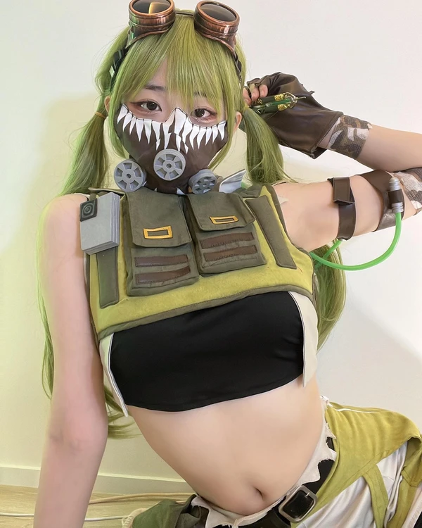 Hina cosplay nữ thần