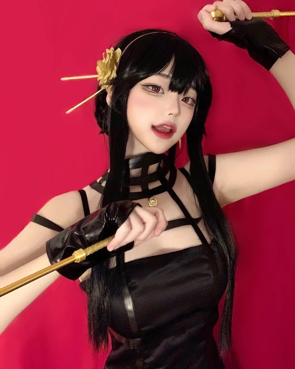 Hina cosplay thần thoại