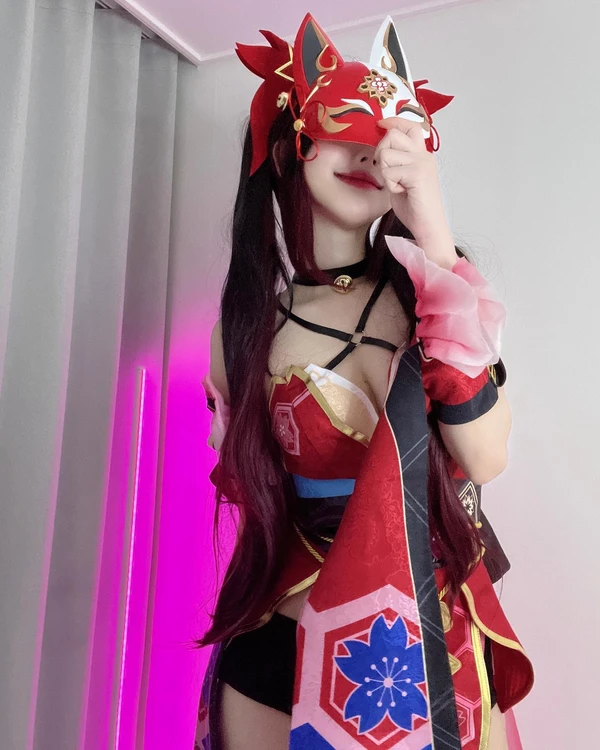 Hina cosplay váy hoa