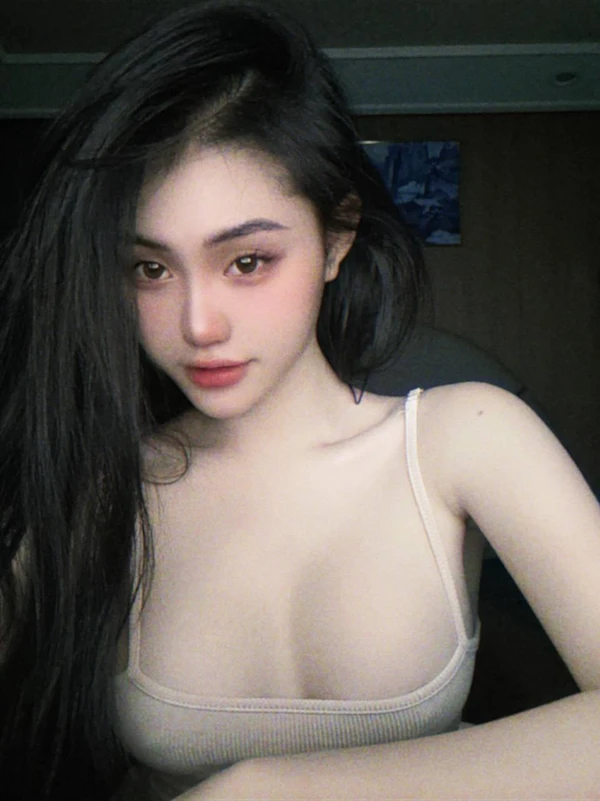 ảnh hở ti của cô nàng hotgirl