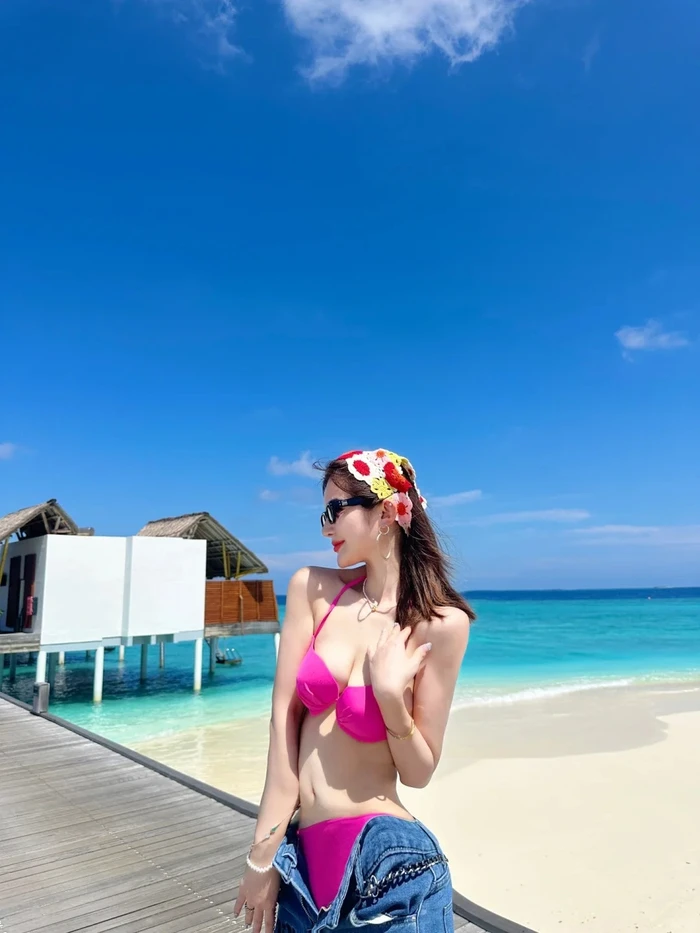 Vẻ đẹp quyến rũ của gái xinh trong bikini siêu nhỏ