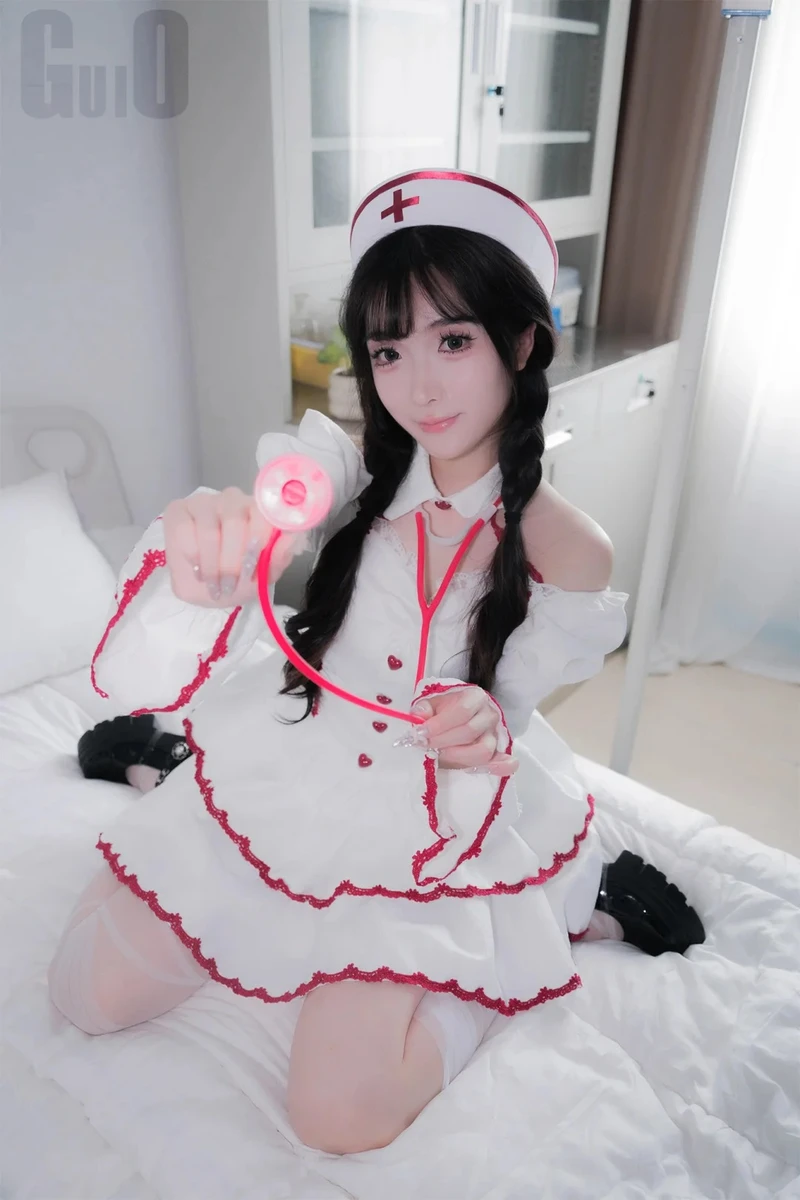 ảnh y tá cosplay gợi cảm