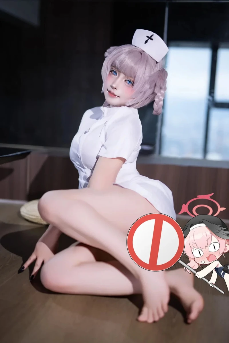 hình ảnh sex cosplay y tá khiêu khích