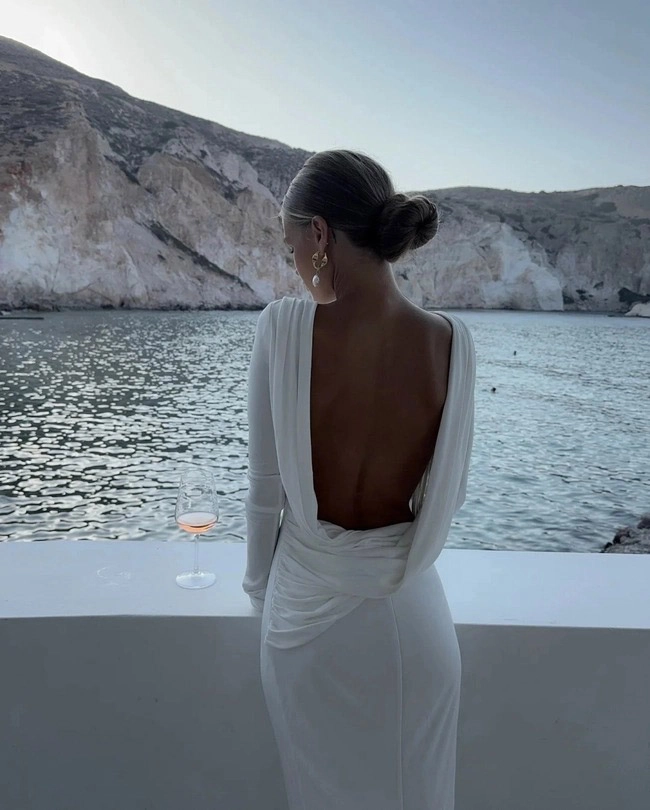 Gái Tây sexy tạo dáng với ánh sáng mờ ảo