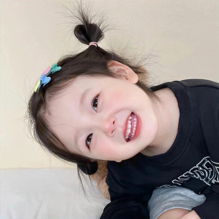 Ảnh em bé cute cười tươi