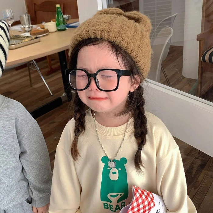 Ảnh em bé cute mặt phụng phịu