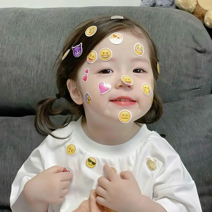 Hình ảnh em bé cute làm avatar