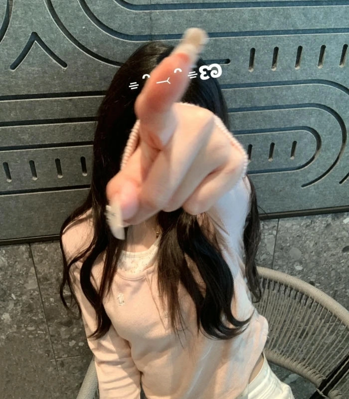 ảnh cô gái che mặt cute giấu mặt