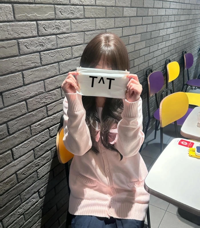 ảnh cô gái che mặt cute ngại ngùng