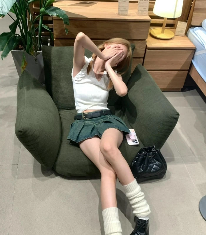 hình nữ che mặt cute đáng yêu