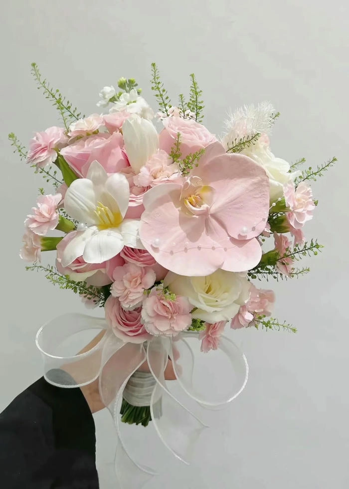 hoa cầm tay chụp kỉ yếu đẹp