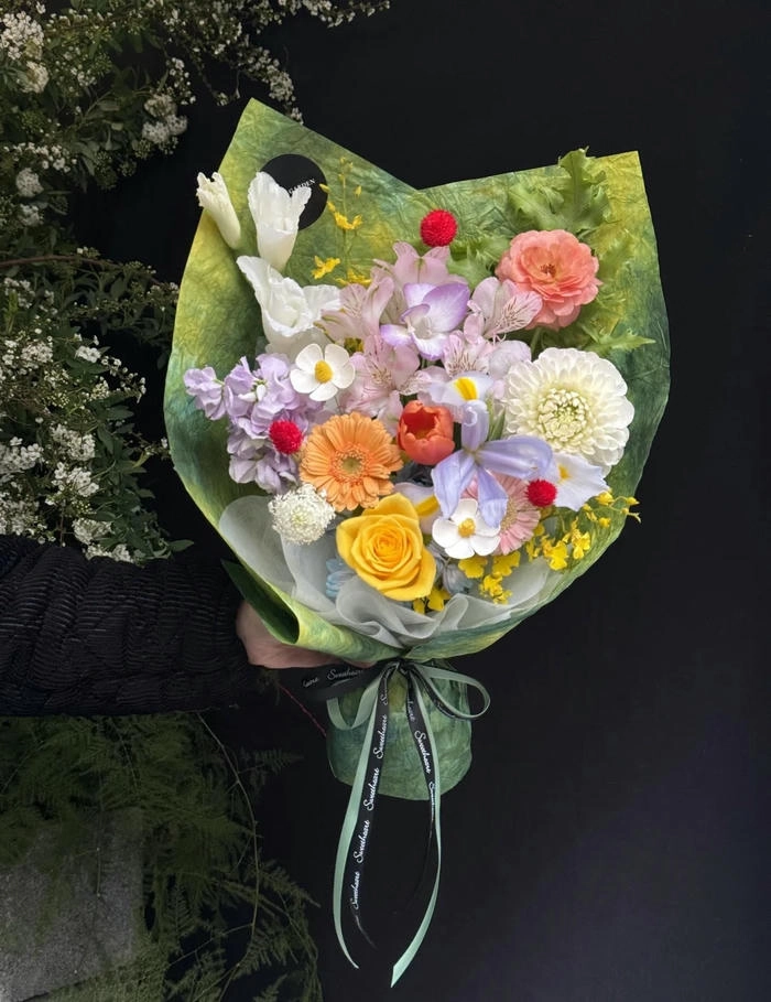 hoa cầm tay chụp kỉ yếu nhẹ nhàng