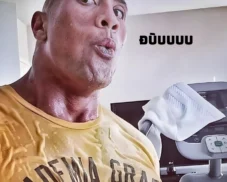 317+ hình The Rock meme biểu cảm gắt lẹt gây sốt Gen Z
