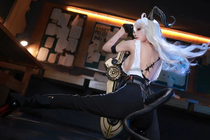 Ảnh cosplay sexy phong cách ngược sáng huyền ảo