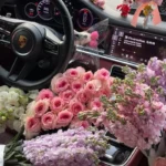 Ảnh hoa trên xe ô tô cưới nghệ thuật