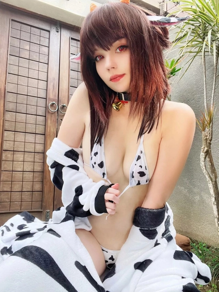 Cosplay bò sữa ngầu lòi nhưng vẫn cuốn