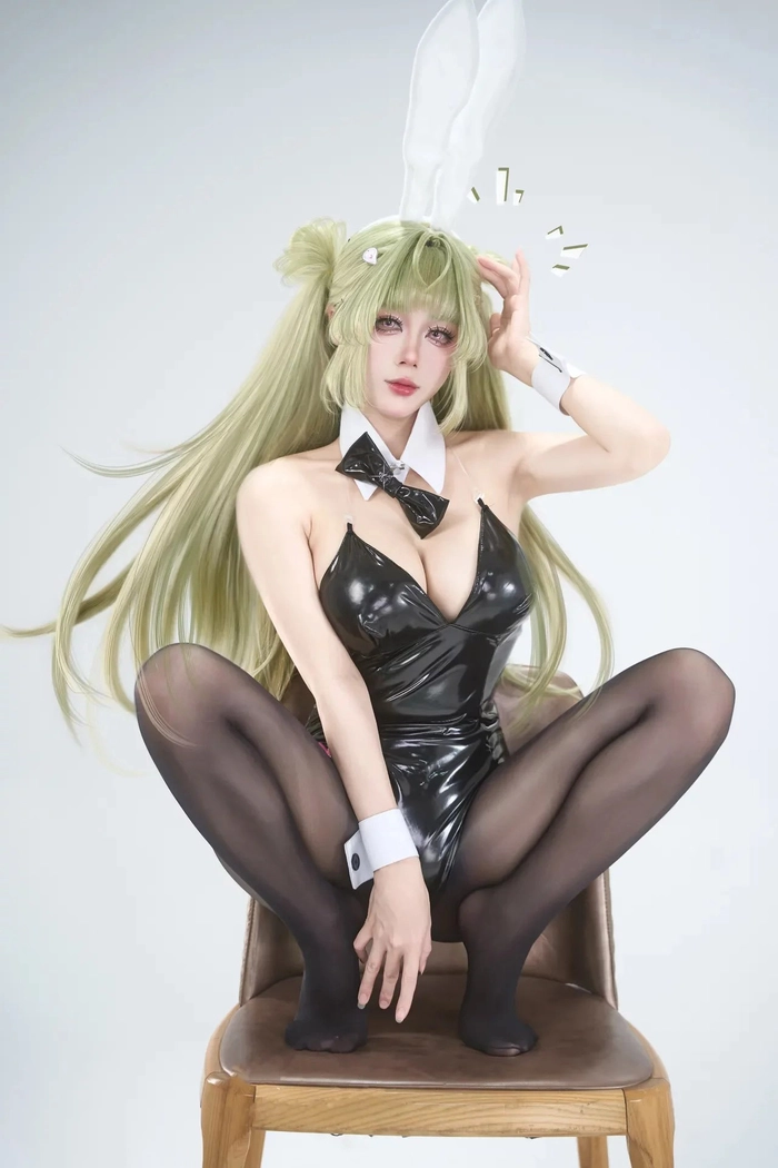 Gái cosplay thỏ sexy “nửa kín nửa hở”
