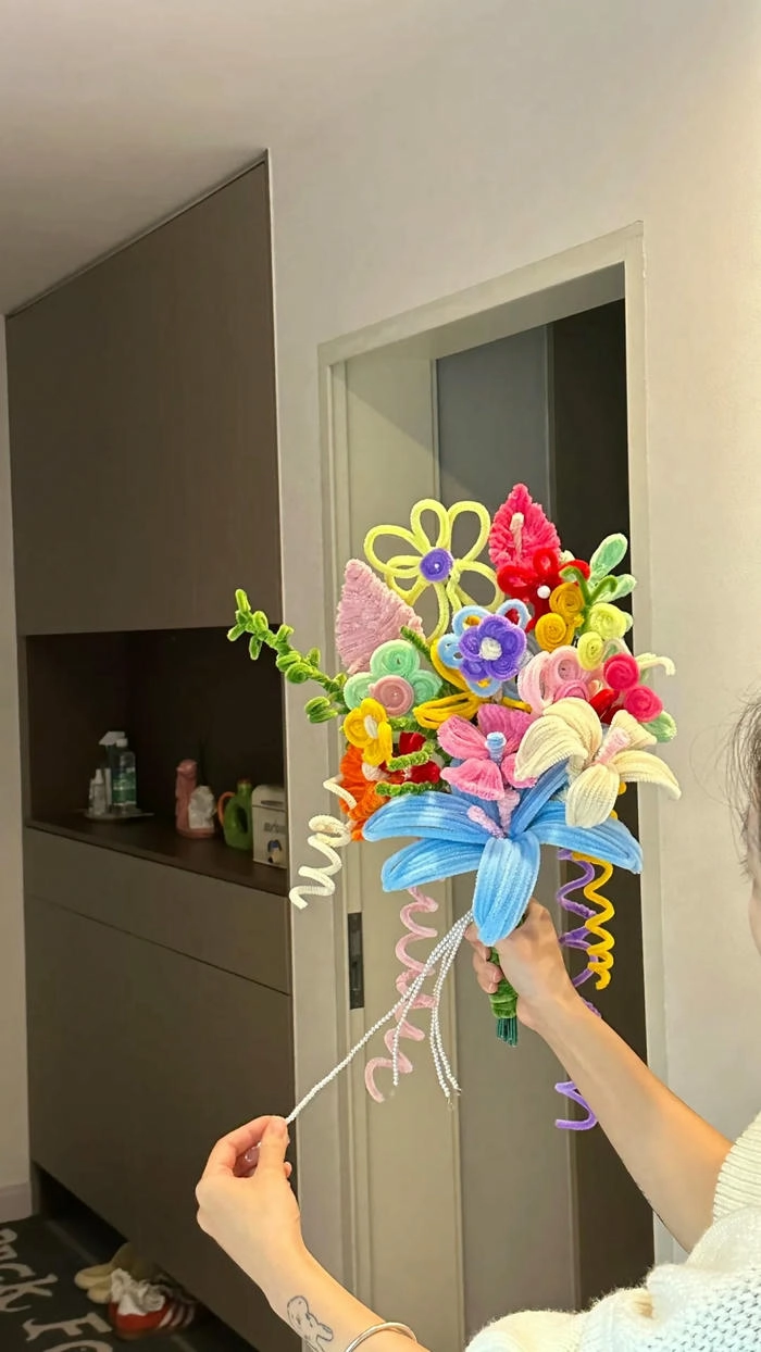 Hoa kẽm nhung decor bàn học