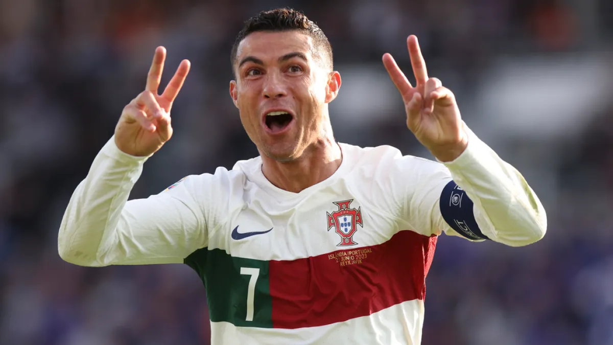 Sunwin cập nhật hình ảnh Ronaldo thời thơ ấu chơi bóng trên đường phố Madeira