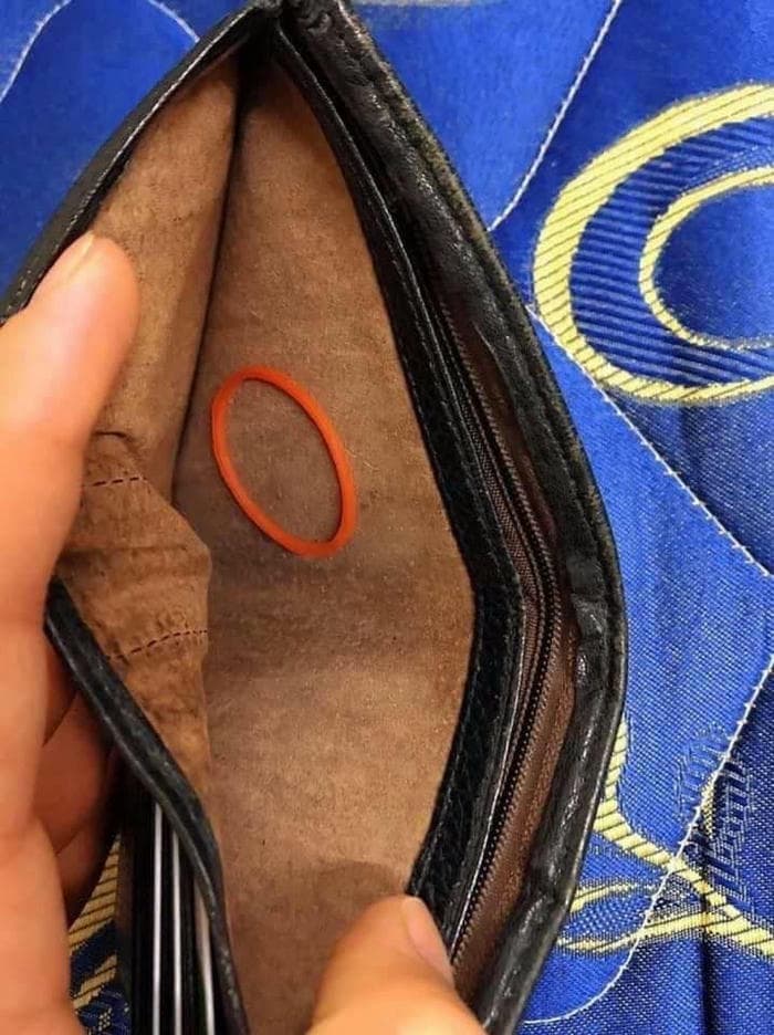 Ảnh meme ví rỗng dí dỏm