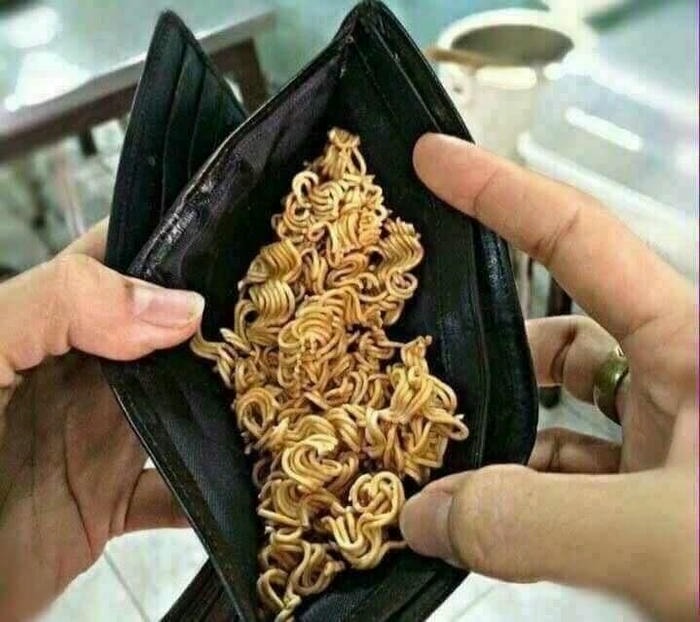 Ảnh meme ví rỗng đời thường