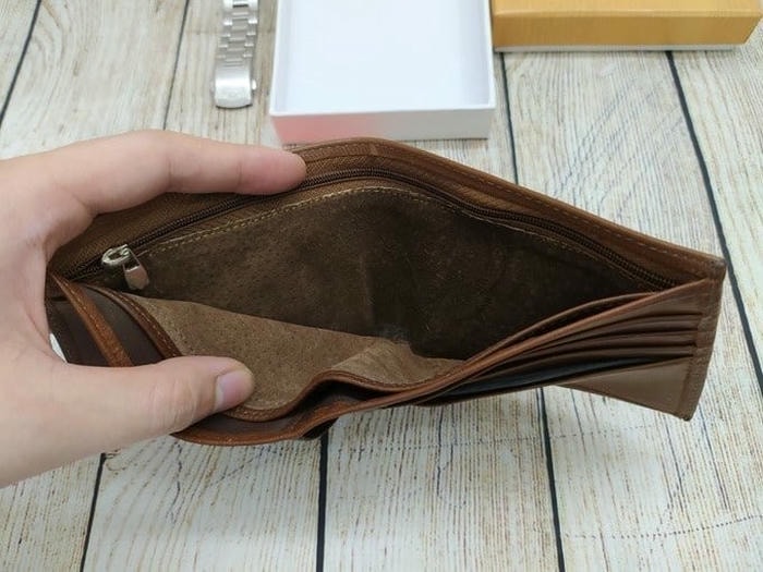 Ảnh meme ví rỗng vui bất ngờ