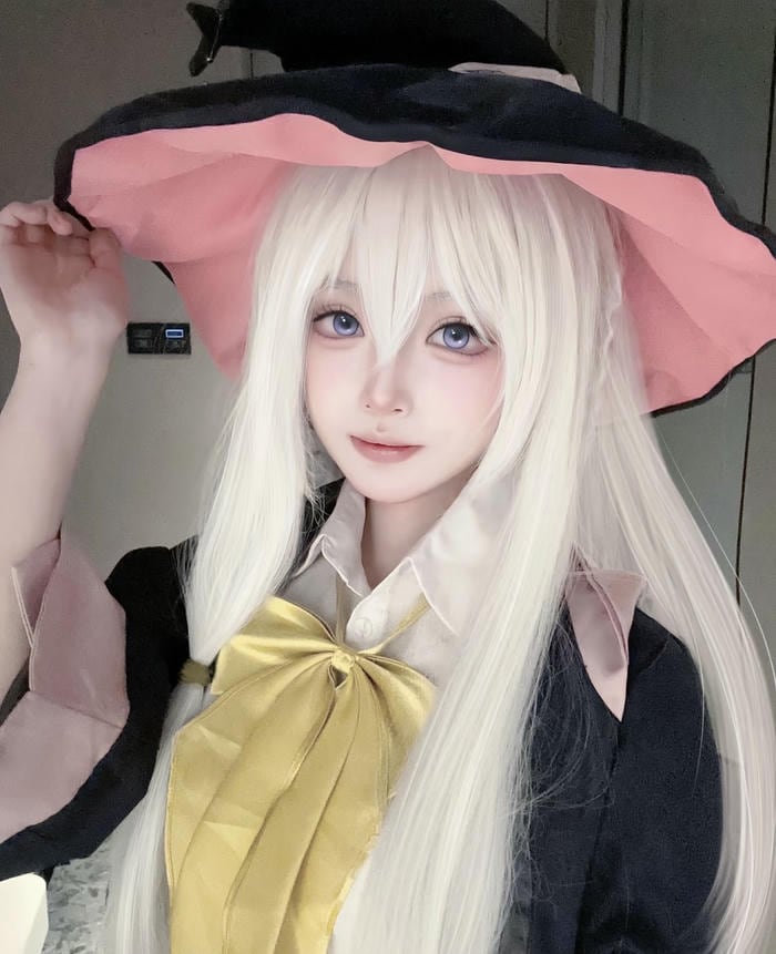 pose tạo dáng cosplay