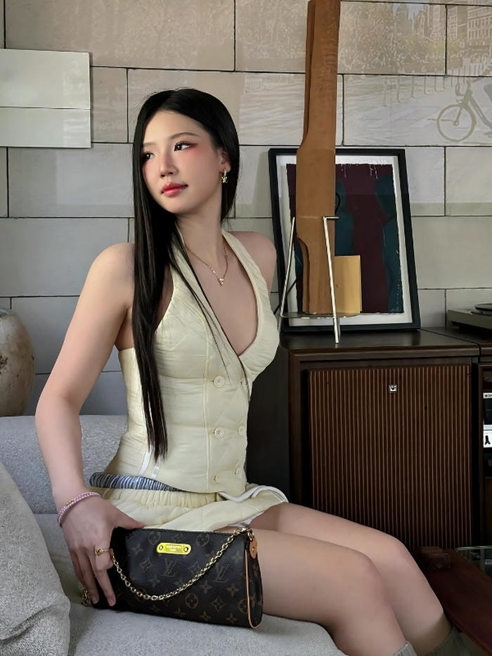 Amee sexy váy trắng thanh thoát tự tin