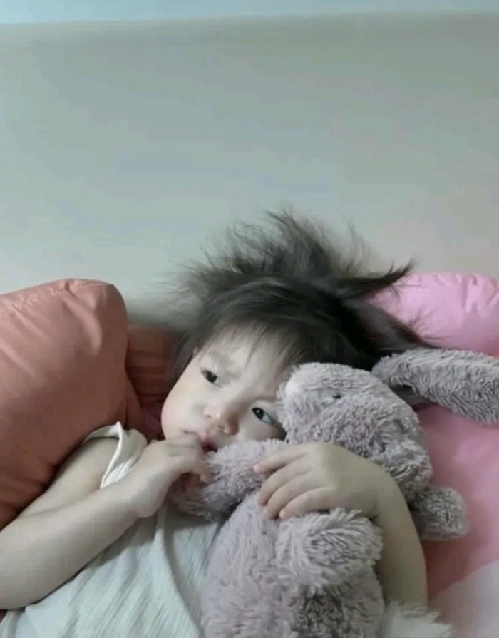 Ảnh chế meme mới ngủ dậy mặt khó ở