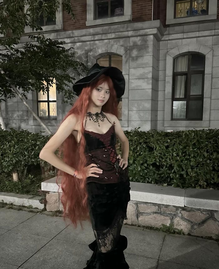 Ảnh cosplay phù thuỷ ma mị