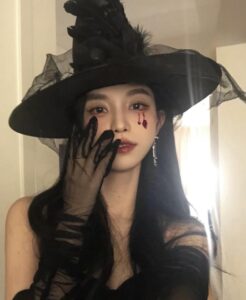 Ảnh cosplay phù thuỷ phong cách tối