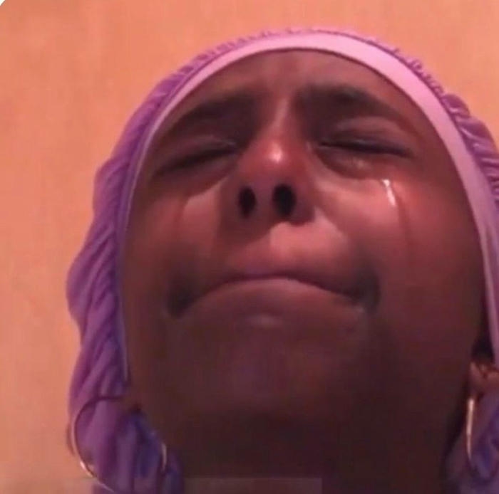 Ảnh meme anh da đen khóc buồn kéo dài