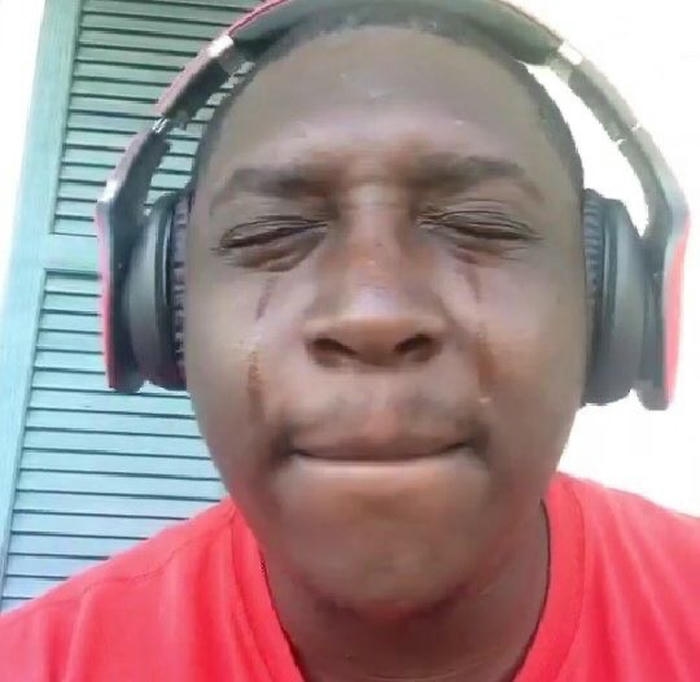 Ảnh meme anh da đen khóc cảm giác cô đơn