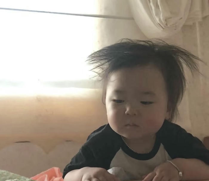 Ảnh meme mới ngủ dậy biểu cảm ngái ngủ