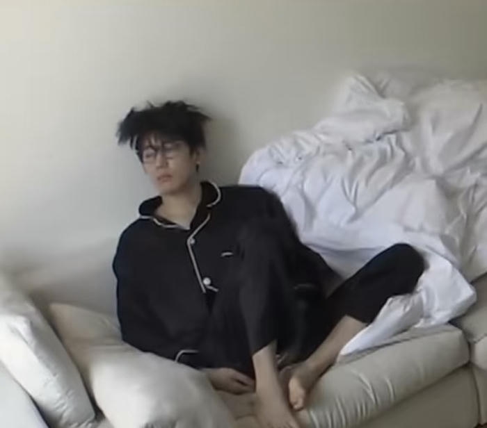 Ảnh meme mới ngủ dậy nhìn chưa vô việc