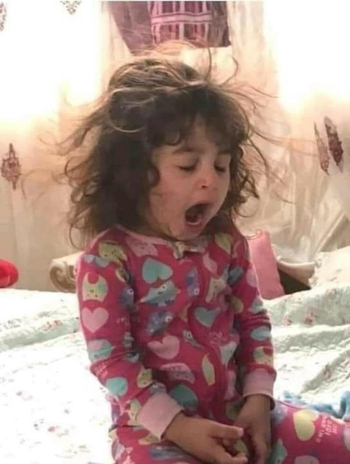 Ảnh meme mới ngủ dậy tóc tai bù xù