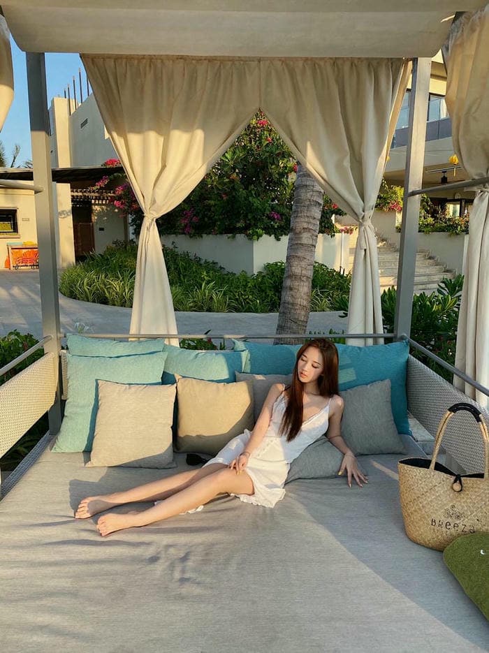 Ảnh sexy của Amee phong cách nữ tính