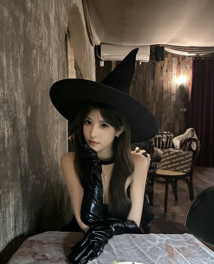 Avatar cosplay phù thuỷ phong cách tối