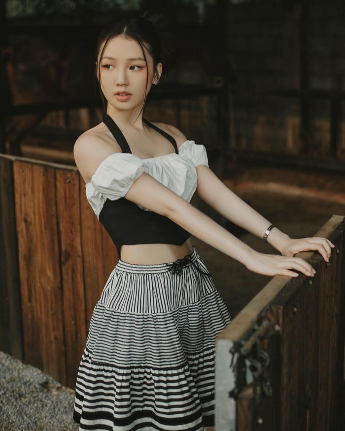 Ca sĩ Amee sexy trang phục tinh tế