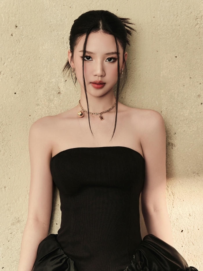 Ca sĩ Amee sexy váy dài thần sắc tinh tế