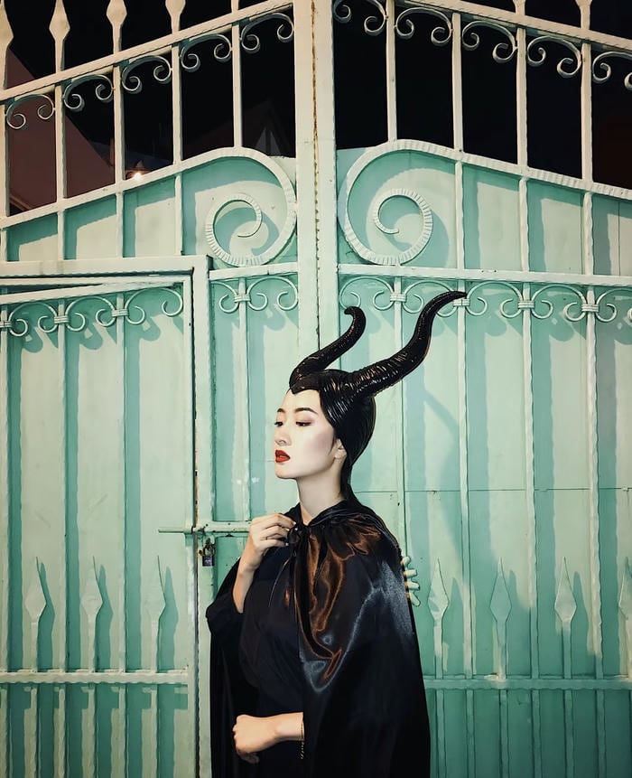 Cosplay phù thuỷ phong thái ma mị